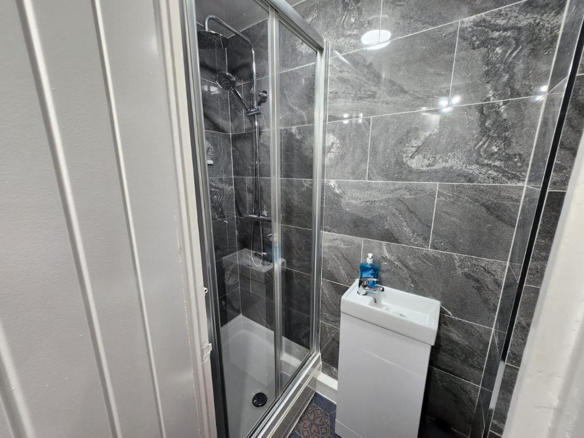 4 Bedroom 2 Bathroom Shared House - Near Bhx And Nec Birmingham Exterior photo
