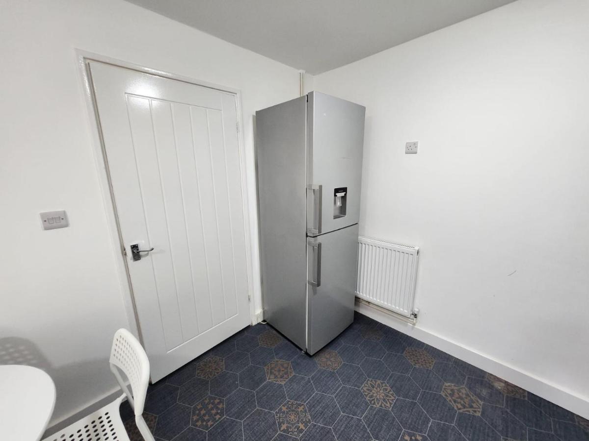 4 Bedroom 2 Bathroom Shared House - Near Bhx And Nec Birmingham Exterior photo
