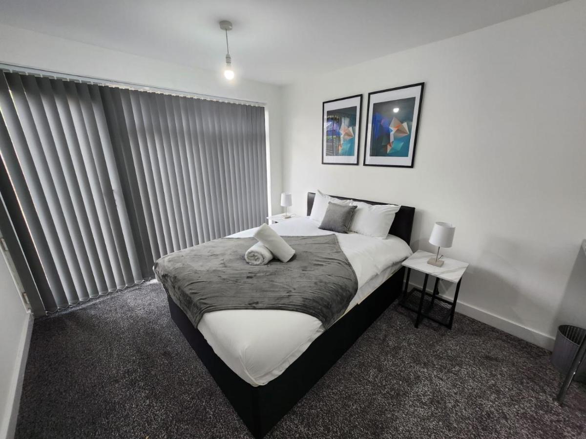 4 Bedroom 2 Bathroom Shared House - Near Bhx And Nec Birmingham Exterior photo
