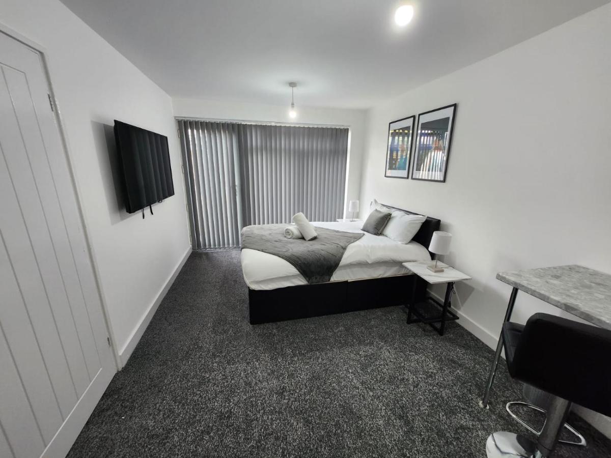 4 Bedroom 2 Bathroom Shared House - Near Bhx And Nec Birmingham Exterior photo