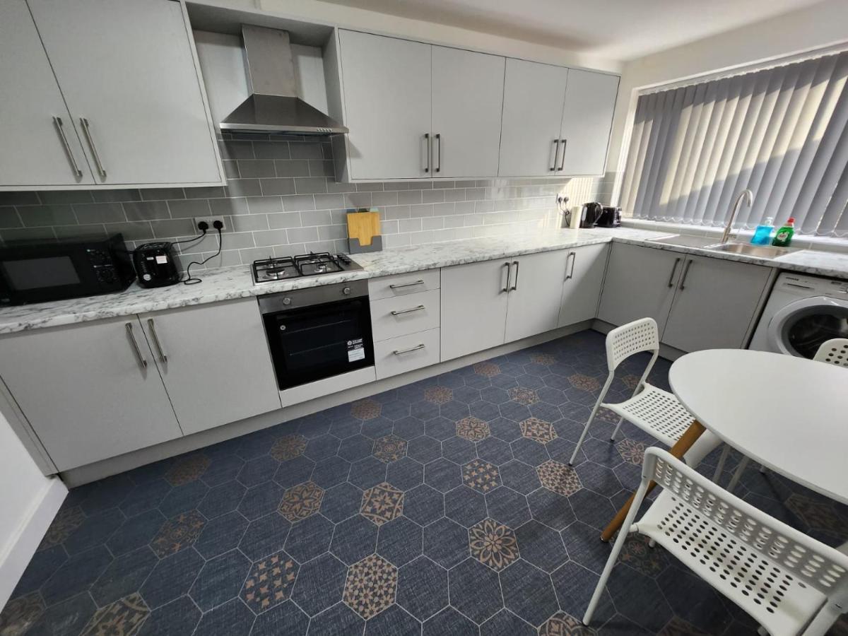 4 Bedroom 2 Bathroom Shared House - Near Bhx And Nec Birmingham Exterior photo