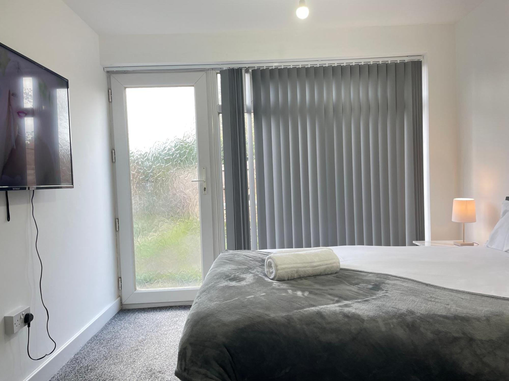 4 Bedroom 2 Bathroom Shared House - Near Bhx And Nec Birmingham Exterior photo